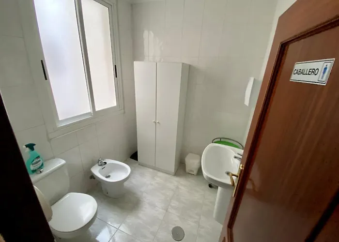 ゲストハウス Alvarez レオン